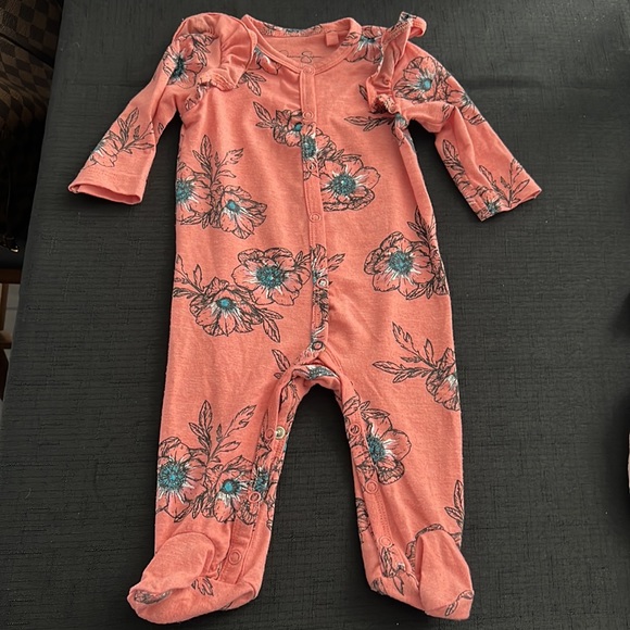 Other - Like New Jessica Simpson Baby Girl Floral onesie pj’s, size 3 mo!